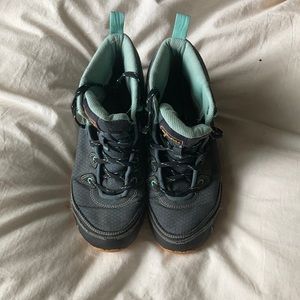 Ahnu Womens Waterproof Hiking Boots 6.5